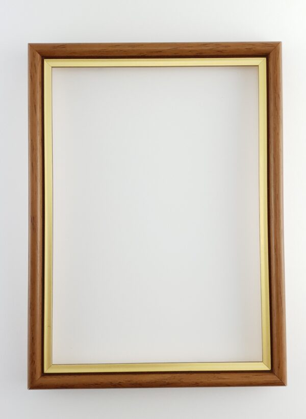 Rama Drewniana Brązowa ze Złotym Paskiem – Klasyka i Styl – Seria 060MPR