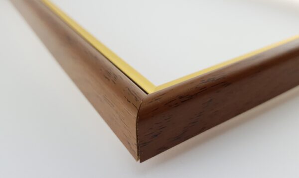 Rama Drewniana Brązowa ze Złotym Paskiem – Klasyka i Styl – Seria 060MPR