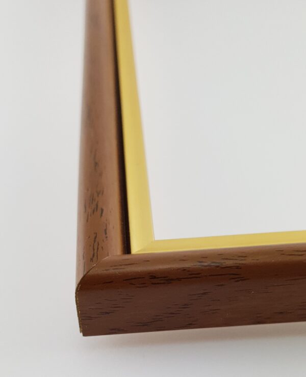 Rama Drewniana Brązowa ze Złotym Paskiem – Klasyka i Styl – Seria 060MPR