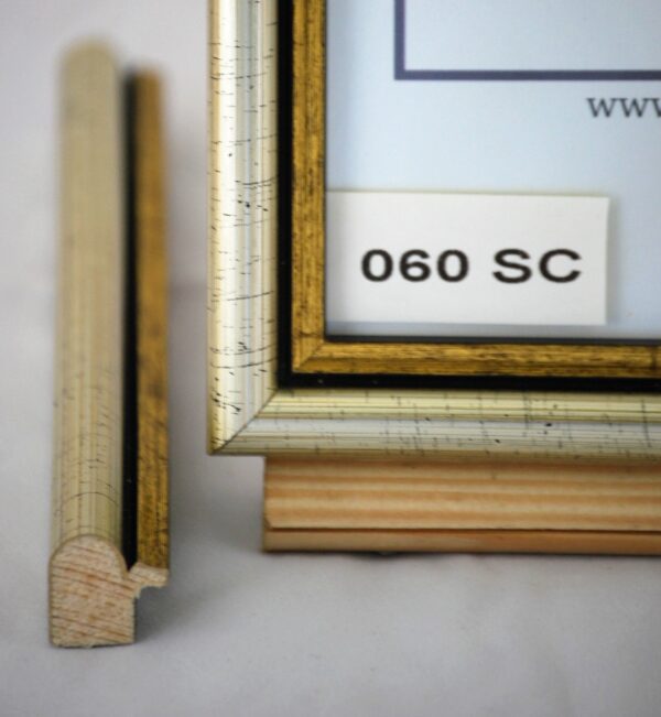 Rama Drewniana Srebrna ze Złotym Paskiem – Dwukolorowy Prestiż – Seria 060sc