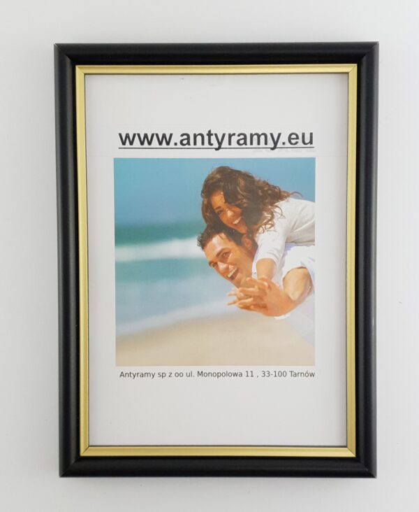 Rama Drewniana Czarna ze Złotym Paskiem – Klasyczna Elegancja – / Profil 060a/