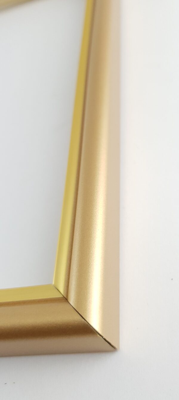 Rama Drewniana Złoto Satynowe – Klasyczna Elegancja / Profil 060 B/