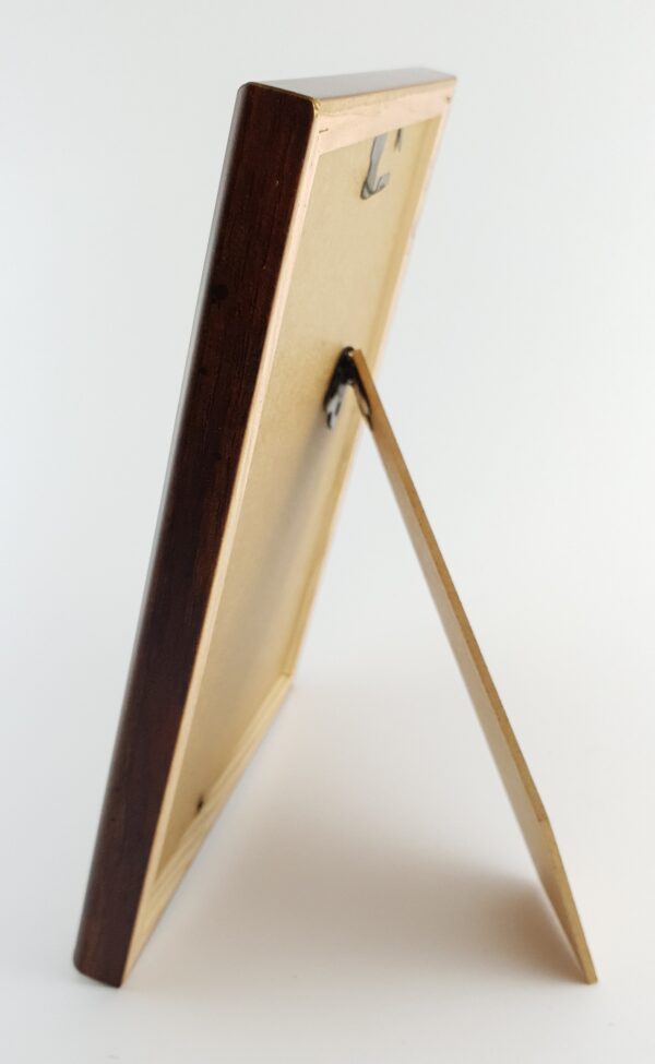 060db (3) Rama Drewniana Orzech ze Złotym Paskiem – Szlachetna Natura 060 DB