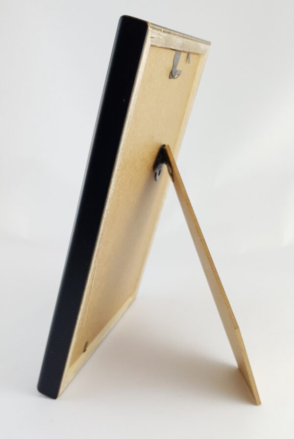 060f (2) Rama Drewniana Czarna ze Srebrnym Paskiem – Nowoczesny Kontrast – Seria 060F