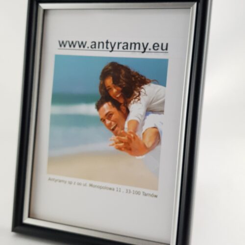 Rama Drewniana Czarna ze Srebrnym Paskiem – Nowoczesny Kontrast – Seria 060F