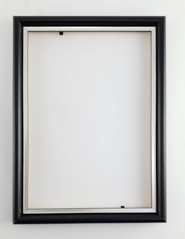 060f (9) Rama Drewniana Czarna ze Srebrnym Paskiem – Nowoczesny Kontrast – Seria 060F