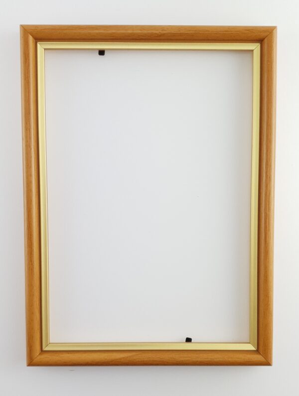 060gr (11) Rama Drewniana Jasny Brąz (Grusza) ze Złotym Paskiem – Słoneczna Elegancja – Seria 060GR