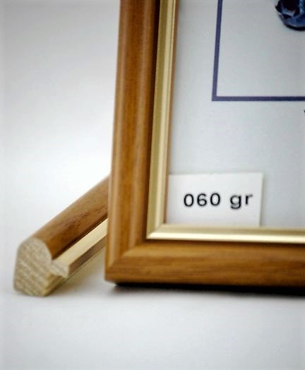 SKUTER Rama Drewniana Jasny Brąz (Grusza) ze Złotym Paskiem – Słoneczna Elegancja – Seria 060GR