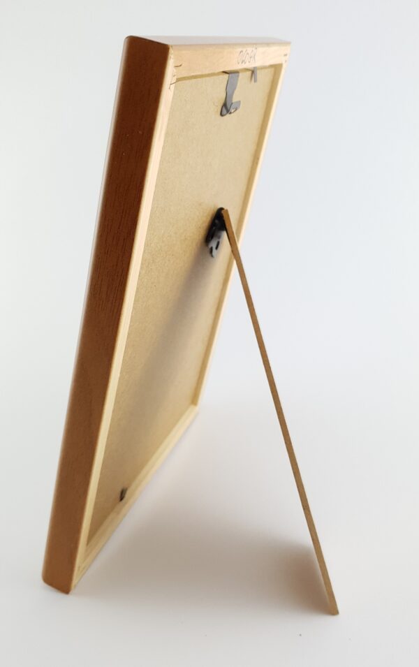 060gr (5) Rama Drewniana Jasny Brąz (Grusza) ze Złotym Paskiem – Słoneczna Elegancja – Seria 060GR