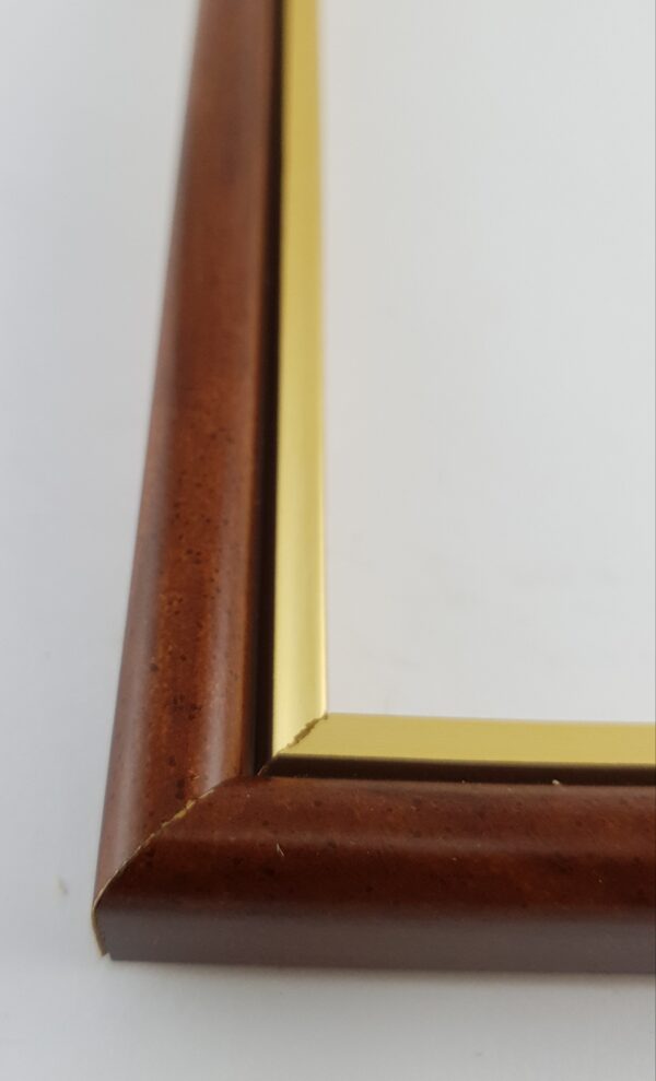 060mkd (6) Rama Drewniana Wiśnia ze Złotym Paskiem – Ciepła Klasyka – Seria 060MKD