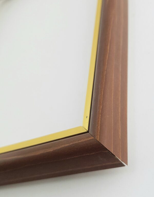 Rama Drewniana Brązowa ze Złotym Paskiem – Klasyka i Styl / Profil 060 PB/