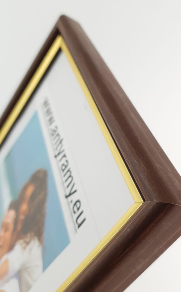 Rama Drewniana Brązowa ze Złotym Paskiem – Klasyka i Styl / Profil 060 PB/