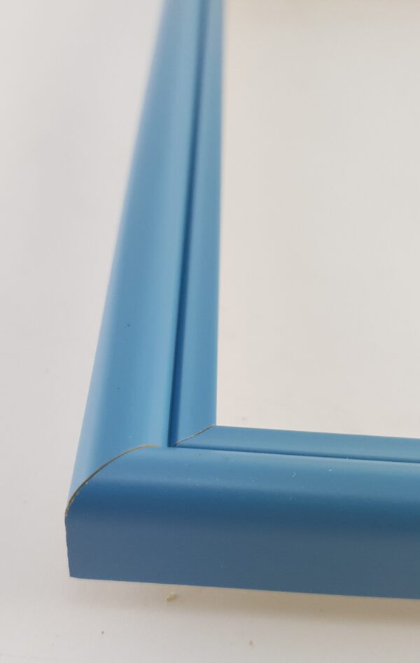 095n (6) Rama Drewniana Błękitna – Pastelowa Świeżość – Seria 059 N