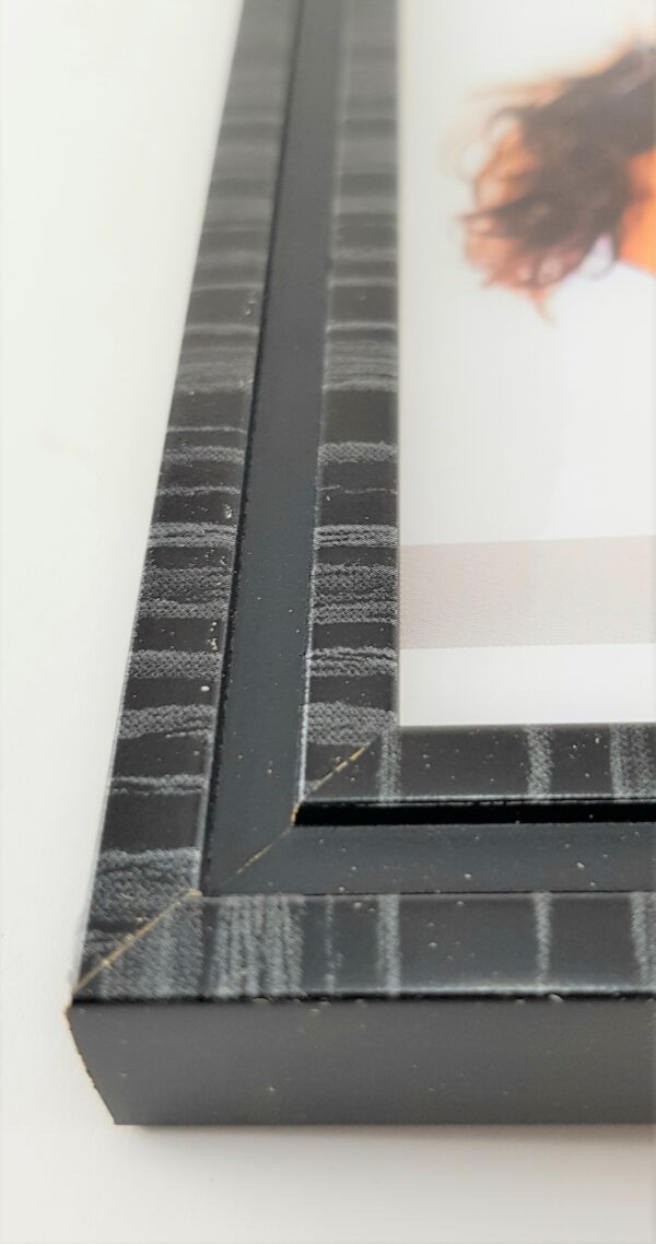 Rama Drewniana Czarna ze Strukturą – Nowoczesny Minimalizm-1717 AZS