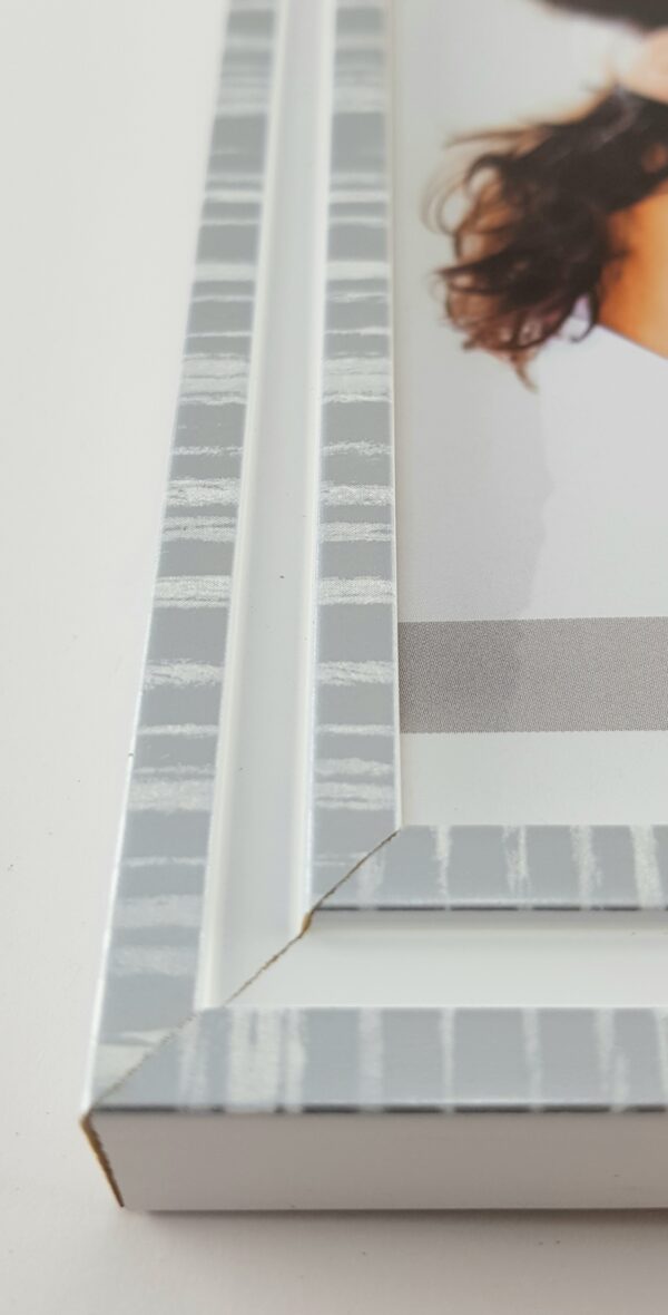 20200321_200923 Rama Drewniana Biała ze Srebrną Strukturą – Nowoczesna Świeżość-1717 BZS