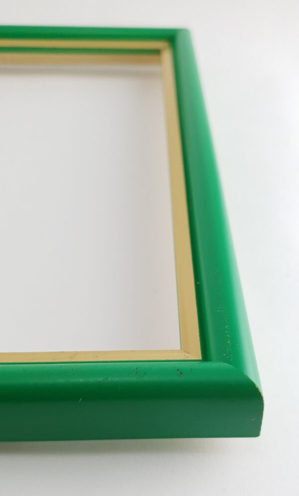 20200721_214545 Rama Drewniana Zielona ze Złotym Paskiem – Energetyczna Elegancja – Seria 059 ZP