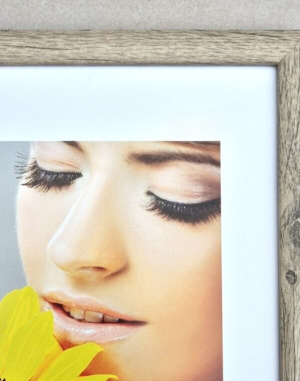 20240704_190116 Rama z Tworzywa Jasny Dąb – Lekkość i Trwałość – Nowoczesny Profil