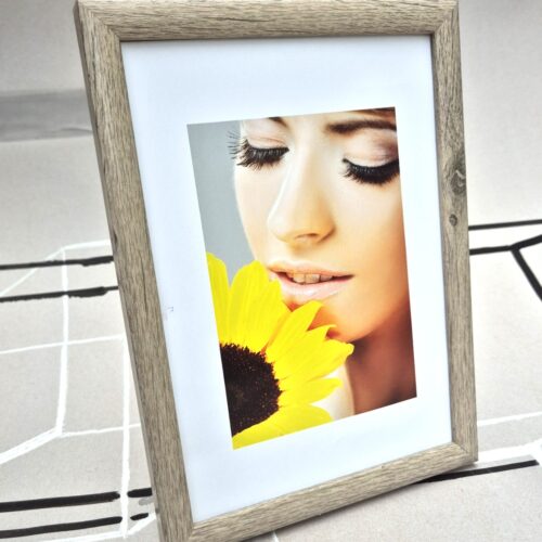 Rama z Tworzywa Jasny Dąb – Lekkość i Trwałość – Nowoczesny Profil