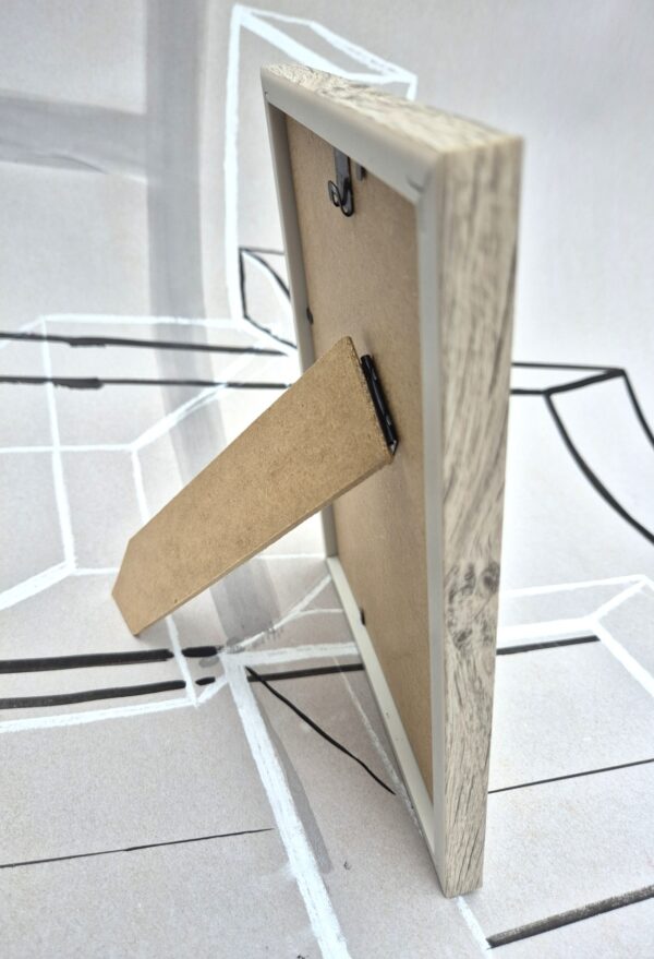 20240704_190153 Rama z Tworzywa Jasny Dąb – Lekkość i Trwałość – Nowoczesny Profil