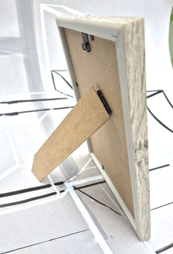 20240704_190158 Rama z Tworzywa Jasny Dąb – Lekkość i Trwałość – Nowoczesny Profil