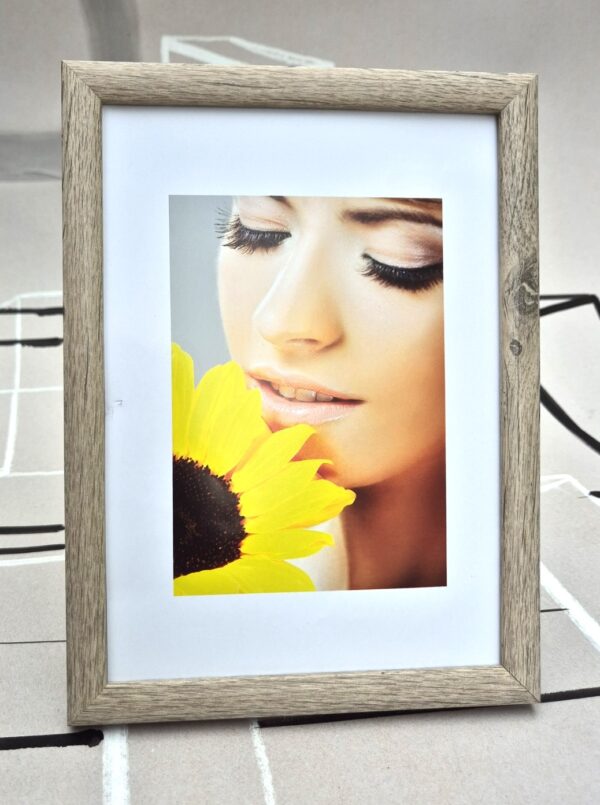 20240704_190250 Rama z Tworzywa Jasny Dąb – Lekkość i Trwałość – Nowoczesny Profil