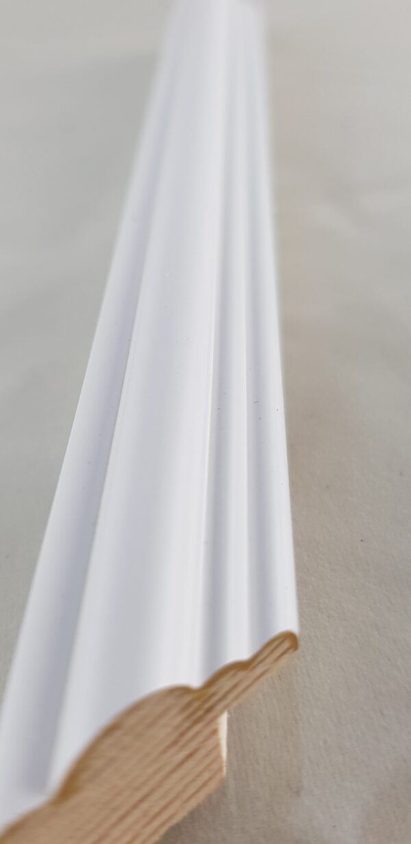 Rama Drewniana Biała Klasyczna – Ponadczasowa Świeżość – Seria 915 /BB/