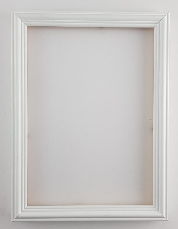 Rama Drewniana Biała Klasyczna – Ponadczasowa Świeżość – Seria 915 /BB/