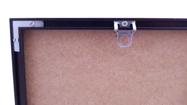 Zawieszka montażowa do ram aluminiowych – mocowanie ramki na ścianie