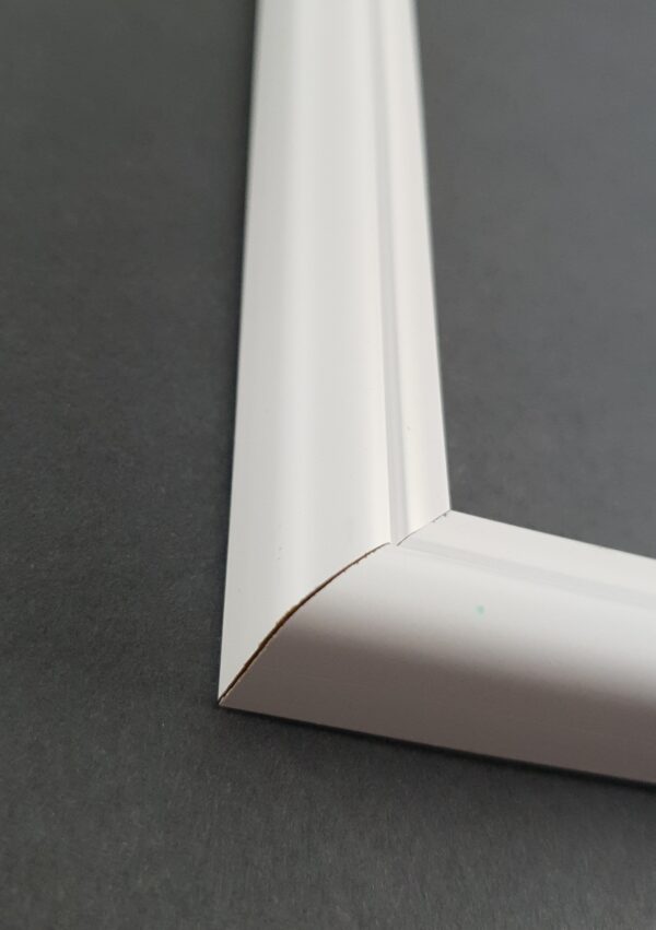 ramka 058 (4) Rama Drewniana Biała Matowa – Klasyczny Minimalizm – / Profil 058 /