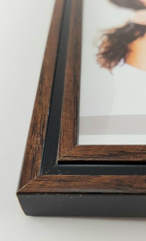 Rama Drewniana Ciemny Brąz z Czarnym Bokiem – Nowoczesny Styl-1717 DB