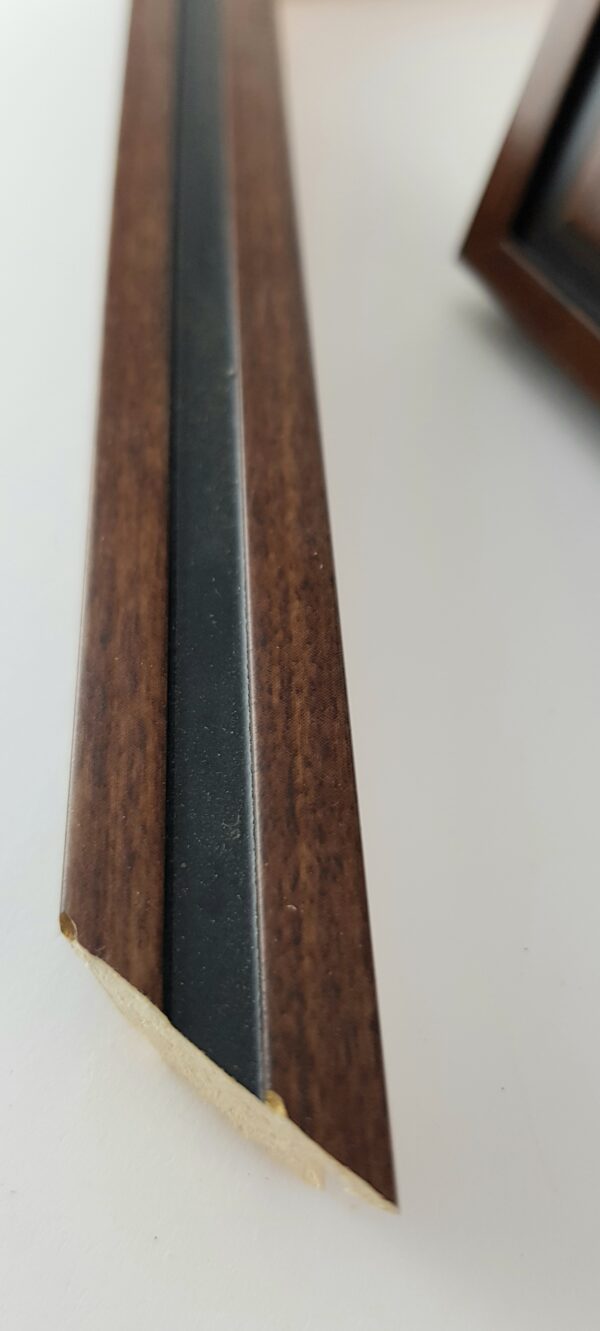 Rama Drewniana Ciemny Orzech z Czarnym Detalem – Nowoczesna Klasyka-1717 GOR