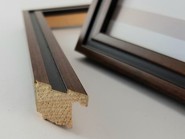 Rama Drewniana Ciemny Orzech z Czarnym Detalem – Nowoczesna Klasyka-1717 GOR