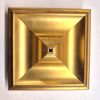 20260228_193639 Złoty Ozdobnik Ścienny – Kwadratowa Piramida 10x10 cm – Satynowe Złoto - SR1 -