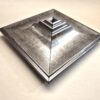 Srebrny Ozdobnik Ścienny – Kwadratowa Piramida 12x12 cm – Antyczne Srebro Szczotkowane  -SR2