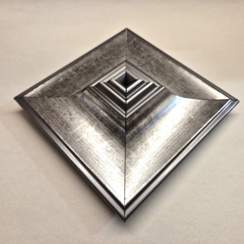 Srebrny Ozdobnik Ścienny – Kwadratowa Piramida 12x12 cm – Antyczne Srebro Szczotkowane  -SR2