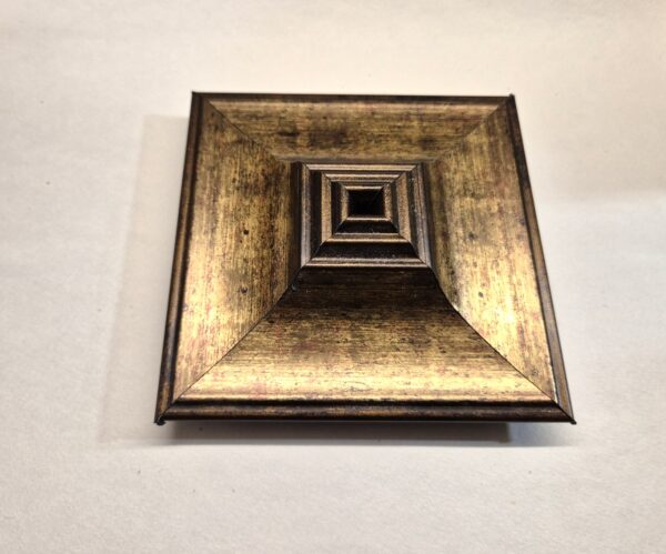 Piramida 12x12 Antyczne Złoto: Siła detalu w stylu Vintage - SR3