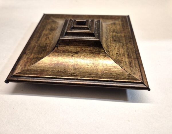 Piramida 12x12 Antyczne Złoto: Siła detalu w stylu Vintage - SR3