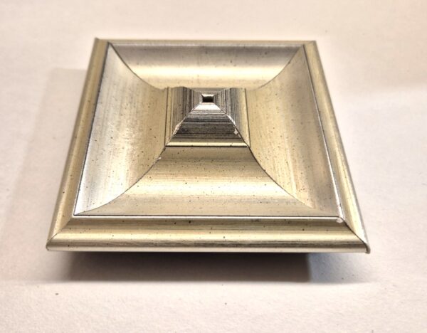 Ozdobnik Ścienny – Kwadratowa Piramida 10x10 cm – Szampańskie Srebro Nakrapiane - SR4