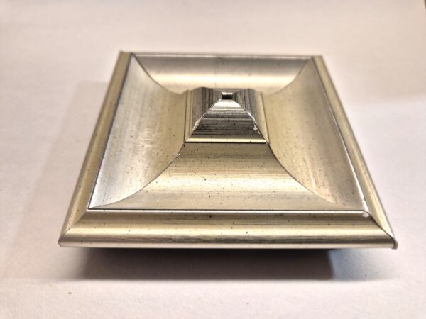 Ozdobnik Ścienny – Kwadratowa Piramida 10x10 cm – Szampańskie Srebro Nakrapiane - SR4