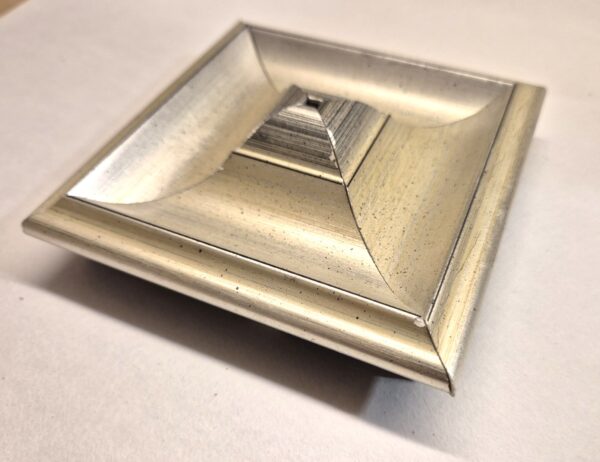 Ozdobnik Ścienny – Kwadratowa Piramida 10x10 cm – Szampańskie Srebro Nakrapiane - SR4