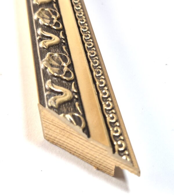 Rama Drewniana Bogato Zdobiona – Antyczny Brąz ze Złotem – Seria 116 C (30x20 mm)