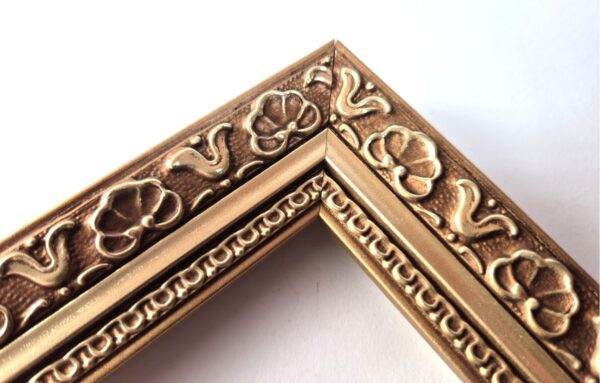 Rama Drewniana Bogato Zdobiona – Antyczny Brąz ze Złotem – Seria 116 BR (30x20 mm)
