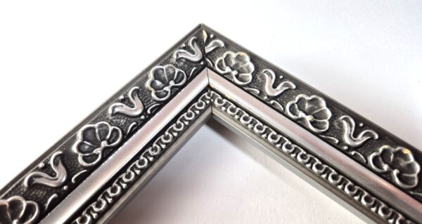 Rama Drewniana Bogato Zdobiona – Srebro Antyczne – Seria 116 S (30x20 mm)
